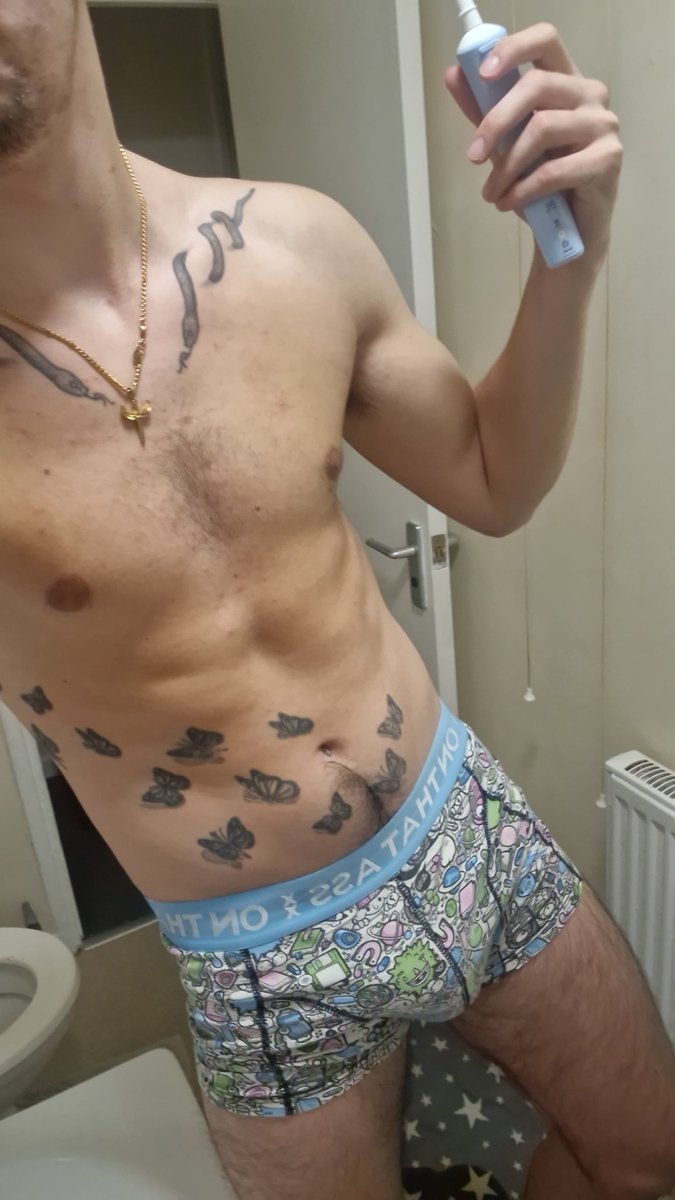 JerkBro03's tweet photo. Fit british chav just tryna make matez. Dms open
 ~ Horny 24/7 😵‍💫
 ~ 8" 🍆 
 ~ Gamer 🎮 
 ~ Fit/Sporty 🏈
 ~ UK, Wales 🏴󠁧󠁢󠁷󠁬󠁳󠁿
 ~ 22, 6'3"
 ~ Kinky, down for most 😉 https://t.co/LGt9teu4dX