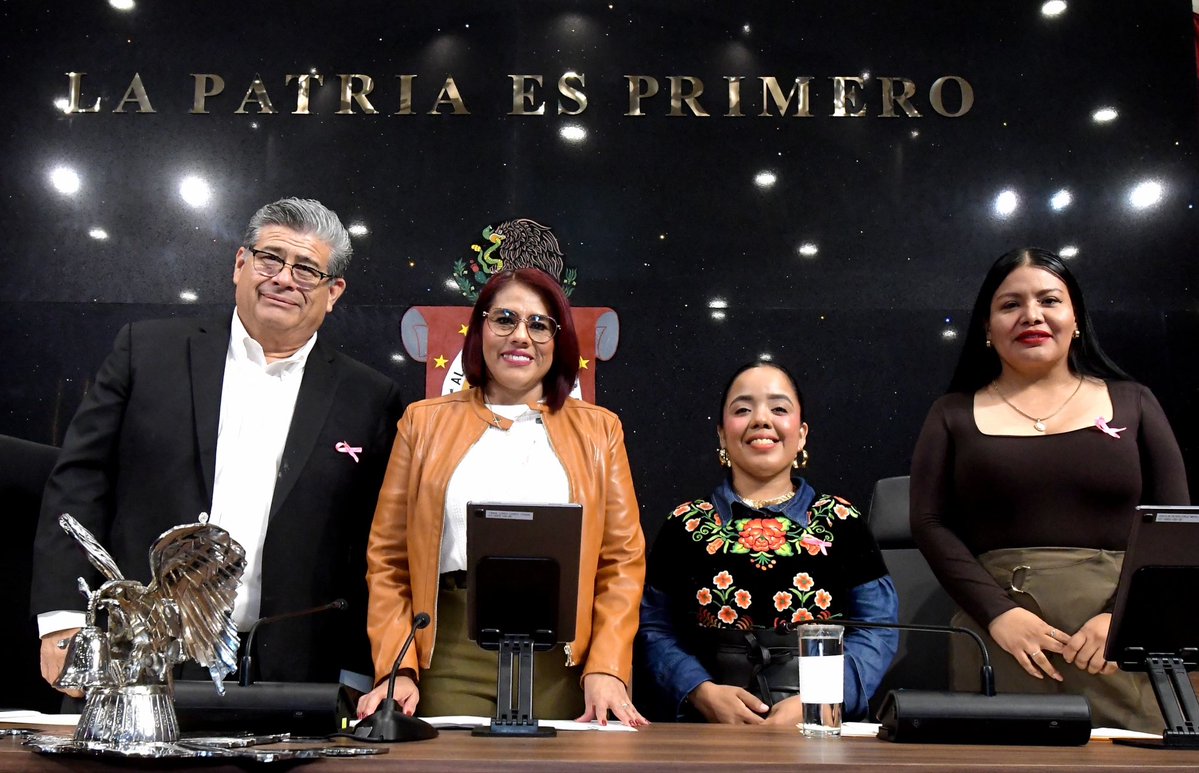 Javier_CasiqueZ's tweet photo. ¡Buenos días! Estamos en los trabajos de la #DiputaciónPermanente en el @CongresoOaxaca_.
Seguimos legislando y sumando esfuerzos con compromiso y responsabilidad por el bienestar de las y los oaxaqueños. #ConTodo! https://t.co/ELEERm7Old