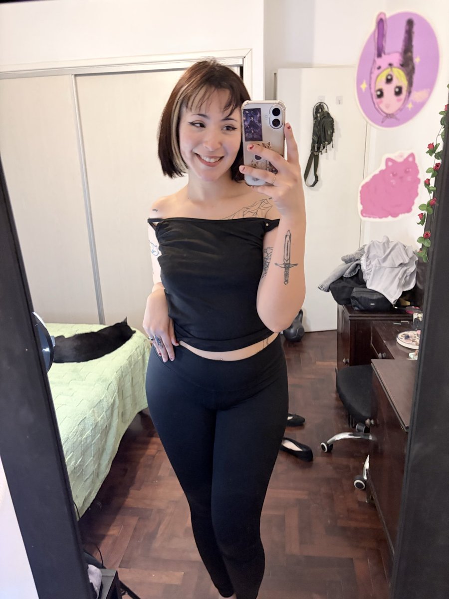 RubyFoxxy26's tweet photo. Is my mirror clean? #mirror #wataa #Wataaa #fyp #ContentCreator https://t.co/3ryBRjlD4U