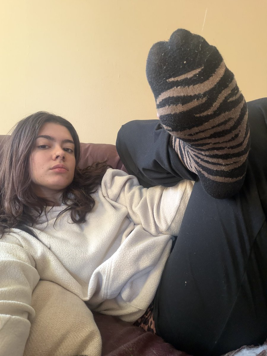 theyloveEiley's tweet photo. Worship my dirty sock feet because you could never afford what’s in them, simp. https://t.co/x6jwuC2OjV