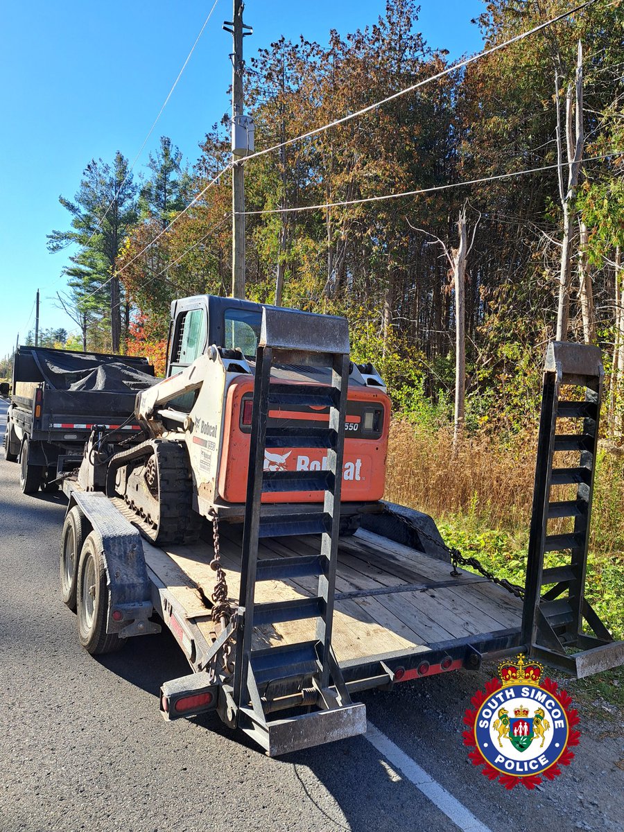 SouthSimcoePS's tweet photo. PROACTIVE TRAFFIC STOP REMOVES UNSAFE TRAILER FROM ROADWAY
A traffic stop on Oct 19 in Innisfil took an unsafe commercial trailer off the road. Officers discovered serious safety defects. 46 y/o Bradford man &amp; Keswick company charged. Details: https://t.co/1l1c6gnhmS https://t.co/XM47iwRUy6
