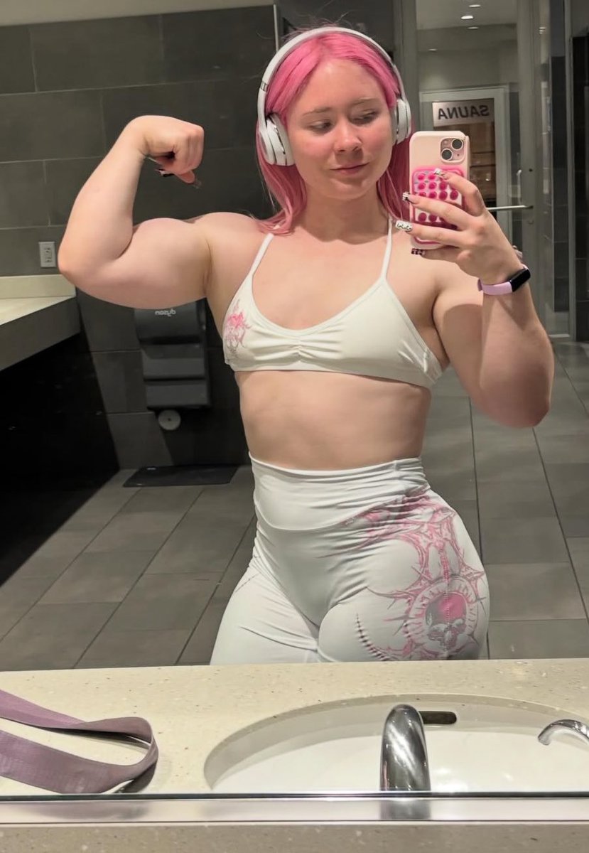 xena_lvr's tweet photo. I feel like if Hollywood and society was a little more open to slightly more mass on a woman’s body, we’d have some really cool live action candidates for Big Barda https://t.co/dEi3I35nq6