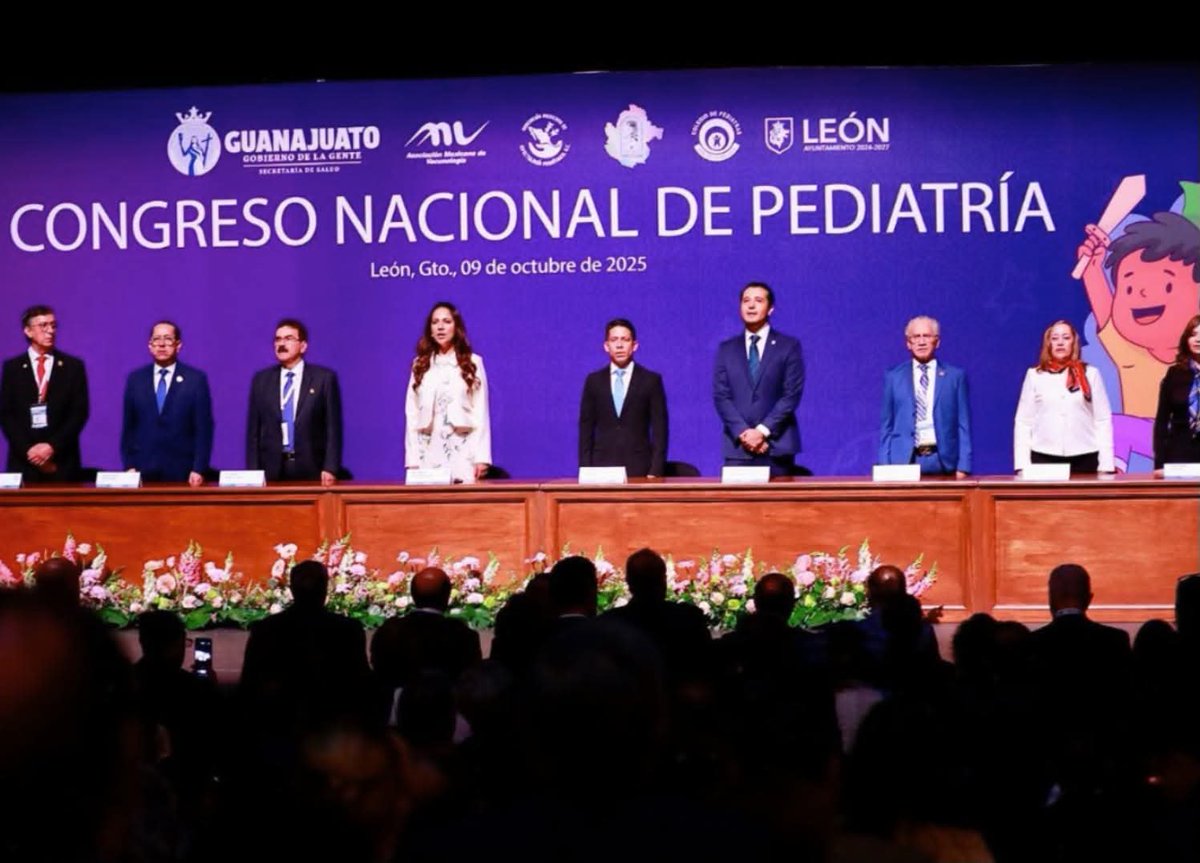 LibiaDennise's tweet photo. 🩺❤️ ¡Feliz Día del Pediatra!

Mi chulo admiro profundamente el amor y la pasión con la que ejerces tu profesión. He sido testigo de tu entrega al cuidar de nuestros hijos y ahora también de ese enorme corazón que pones al servicio de las niñas y los niños de Guanajuato. 🫶🏻

Gracias por hacer de tu vocación una forma tan bonita de cuidar y cambiar vidas. ¡Te amo y estoy muy orgullosa de ti! 

Y por supuesto, muchas felicidades a todas y todos los pediatras que cada día cuidan con tanto cariño lo más valioso que tenemos, nuestras niñas y niños. 🩵 ¡FELICIDADES!