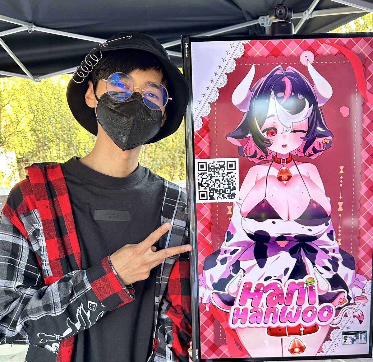 Val_Lixn's tweet photo. [AniMarketplace - 2026] M&amp;G

This time it’s the best A5 beef there is~ @A5Hanwoo ! It was our very first meat n greet but you were very welcoming and warm! I definitely felt all the love and affection you were sending out! 

(P.S. thank you for the kiss 😳 you had me shook!) https://t.co/JddyFEcCoq