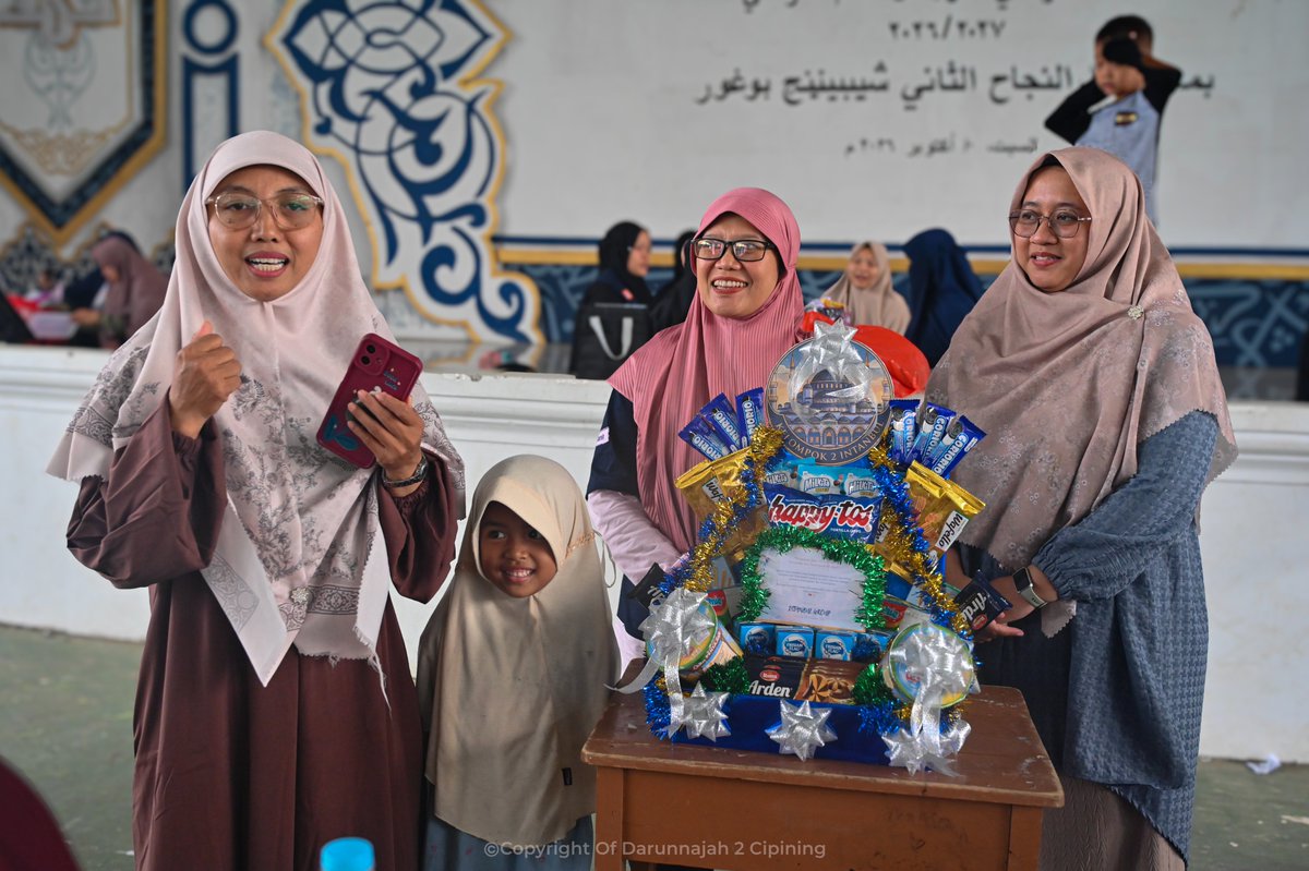 pesantrendn2's tweet photo. SUASANA PERLOMBAAN FESTIVAL NISAIYYAH (DAY-5)
Pesantren Darunnajah 2 Cipining 

20 Oktober 2026 M https://t.co/Qp1E5IL9rk