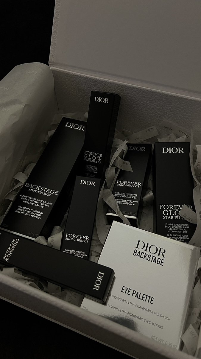riiiva__'s tweet photo. Luxury Makeup 🧑🏽‍🩰🪄 https://t.co/RxpRuxuFB1