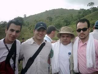 ligia281243's tweet photo. Que cómo se les ocurre decir que el usurpador tiene nexos con los paramilitares. https://t.co/f9X2qs36gc