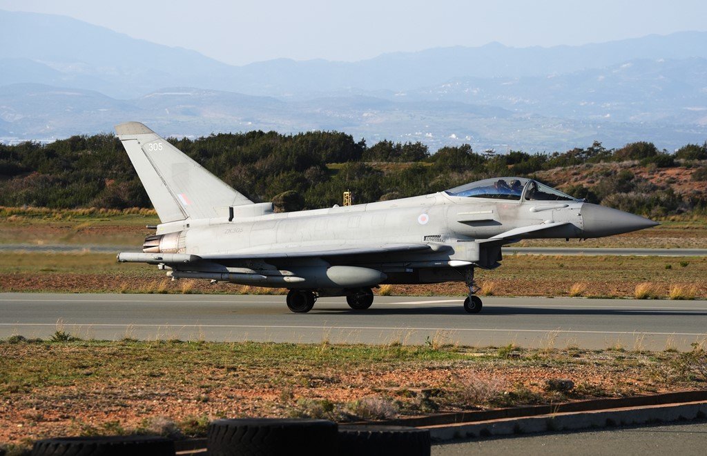 PopularFront_'s tweet photo. 🇬🇧 #UK – 🇸🇦 #SaudiArabia: The UK will deploy RAF Typhoon fighter jets to Saudi Arabia to protect the country from Houthi aerial attacks.

The jets will conduct "defensive missions only". No offensive strikes are planned.

An RAF A400M transport aircraft and military advisers will also be deployed to support the movement of defence equipment. The RAF Voyager refuelling mission has been extended by 90 days.

(via CNN)