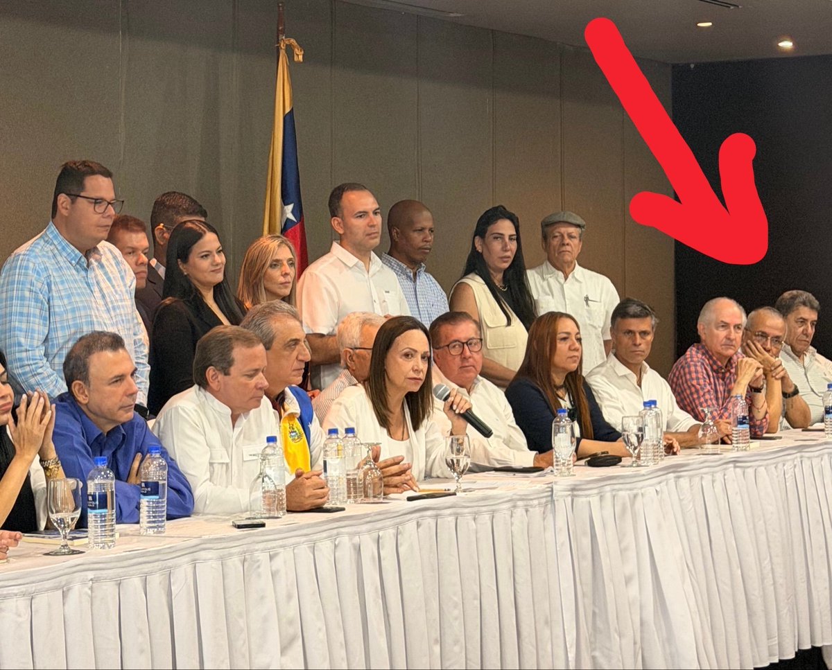 GhittelmanG's tweet photo. Resulta paradojico que digas: "Hay que escuchar a gente", y la gente ha RECHAZADO Y REPUDIADO ese asqueroso acuerdo de Panamá con chavistas como Rodrigo Cabezas, corruptos como Leopoldo López, Juan Carlos Caldera y toda esa podrida clase política socialista.

 Politiquero barato https://t.co/0SPFEFTSHH