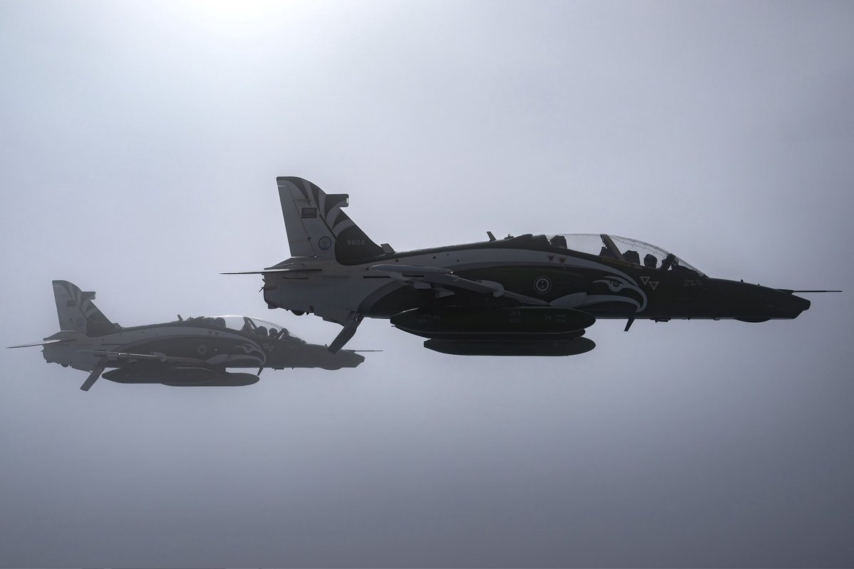 saudihawks's tweet photo. قد تحجب الغيوم الألوان لكنها لا تحجب الإتقان.🇸🇦

Clouds may hide the colors, but never the precision. https://t.co/PZ5rN2lFIY