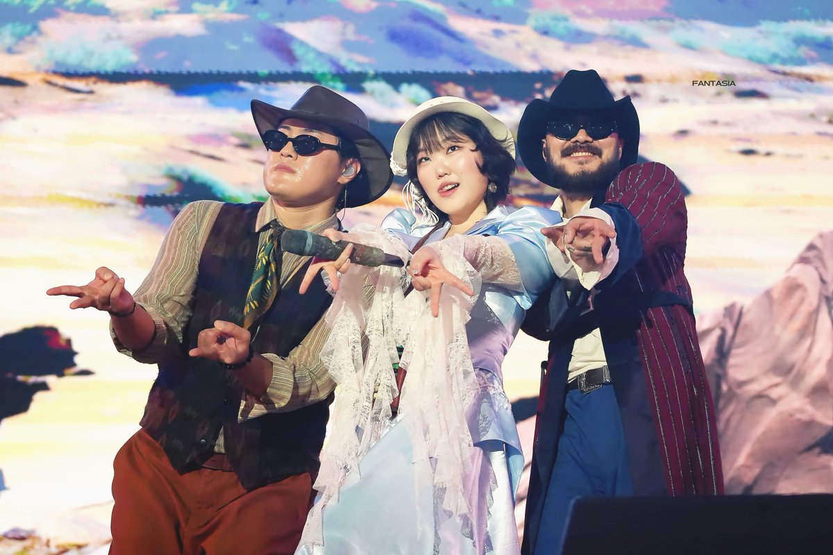 Fantasia407's tweet photo. 261011 소문의 낙원 #수현

#악뮤 #AKMU #이수현 #leesuhyun #귀요미보이즈 https://t.co/nhEqBdVlZU