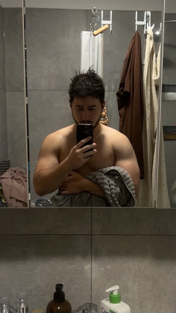 jeanlumby's tweet photo. Looked tuff after shower https://t.co/Kx7qgzfFnT