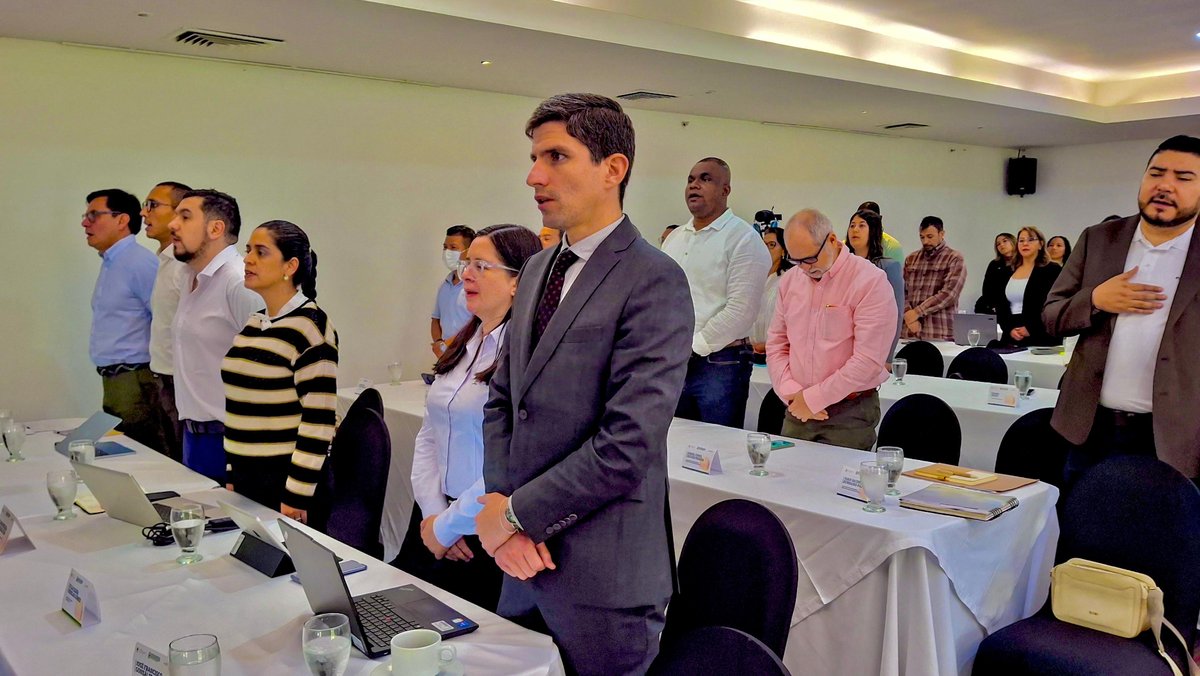 URestitucion's tweet photo. ⏰ #AEstaHora se lleva a cabo la instalación del Encuentro Territorial de los Juzgados de Restitución de Tierras con enfoque étnico, en la ciudad de #Medellín.

Este es un espacio de diálogo continuo entre las autoridades étnicas, los despachos judiciales y las instituciones, con el fin de consolidar una articulación que vaya más allá de la sentencia y asegure la garantía real de los derechos territoriales. 

🤝 Desde la #URT, participan en la jornada el director de Asuntos Étnicos, José Francisco González, y la directora Jurídica, Julia Elena Venegas Gómez.