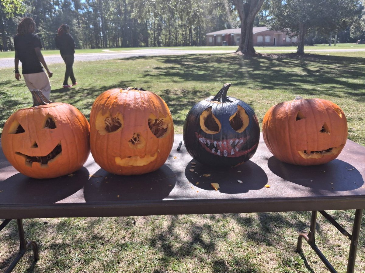 DenmarkTechSC's tweet photo. Our Panthers showed off a different set of skills during Pumpkin Madness! The athletics department-sponsored pumpkin carving contest brought plenty of creativity and friendly competition, with Ciara Mustapher earning the top spot. https://t.co/VVZ7GlG66C