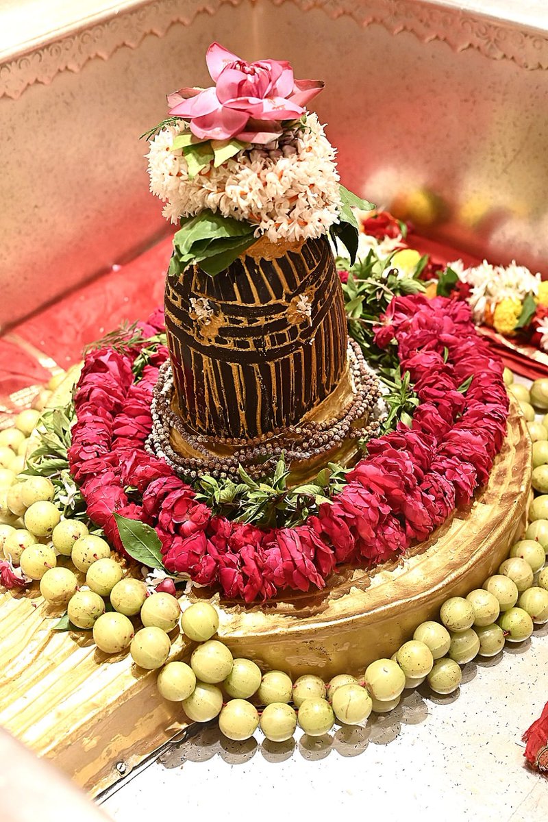 ShriVishwanath's tweet photo. श्री काशी विश्वनाथ जी की श्रृंगार आरती I https://t.co/6xTyqFJ5Dc