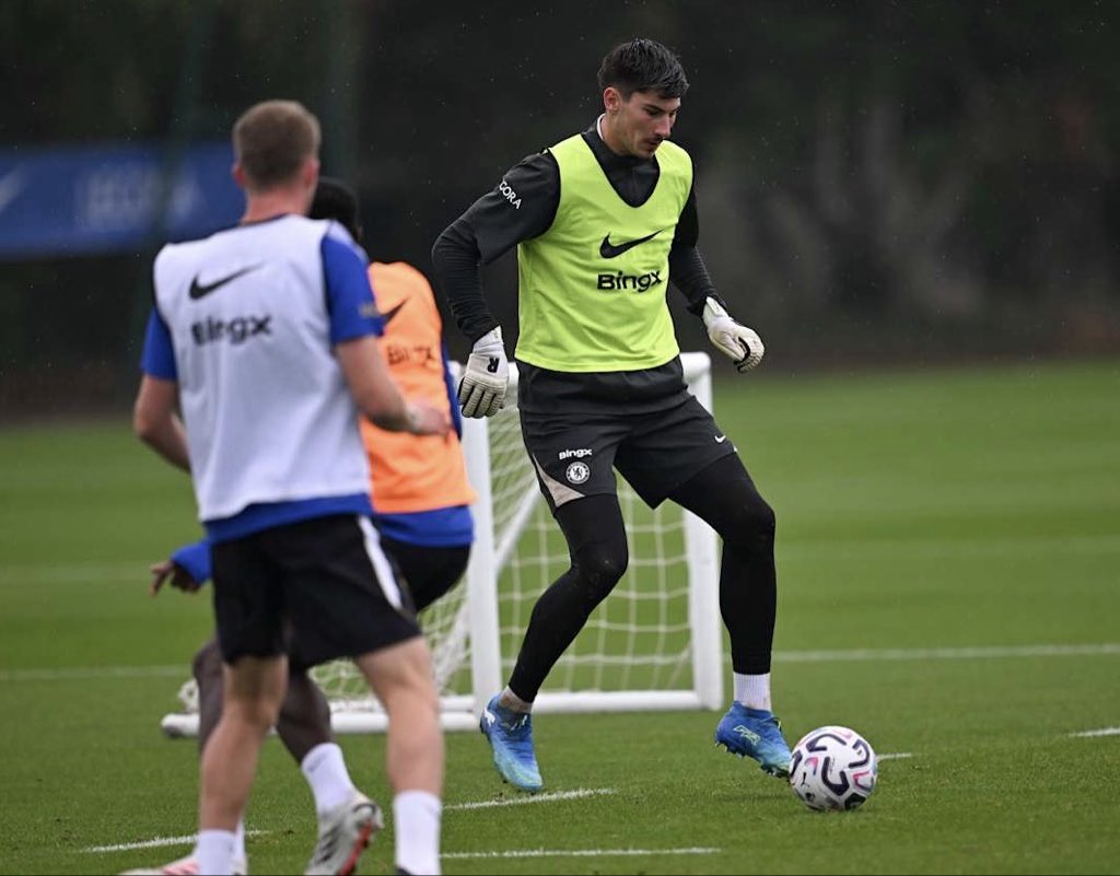 CFCPys's tweet photo. 🚨 ⌛️ Getting ready for Spurs at Stamford Bridge. (@ChelseaFC) https://t.co/0eivCypWvv