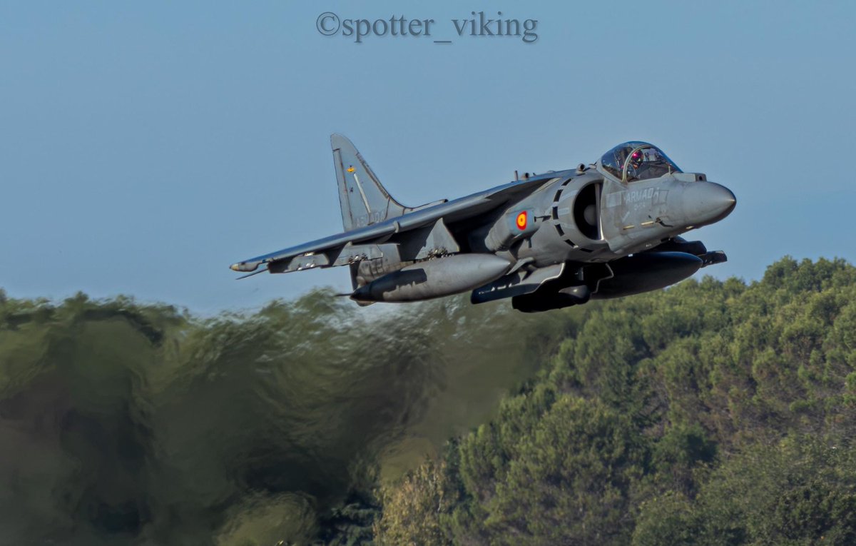 air_comment's tweet photo. #12DeOctubre #DiaNacionalDeEspaña #DesfileMilitar #DesfileAereo #EjercitoDelAireYDelEspacio #FuerzasArmadas #AviacionMilitar #Eurofighter #F18Hornet #ArmadaEspañola #AirComment https://t.co/i33nxE8y4i