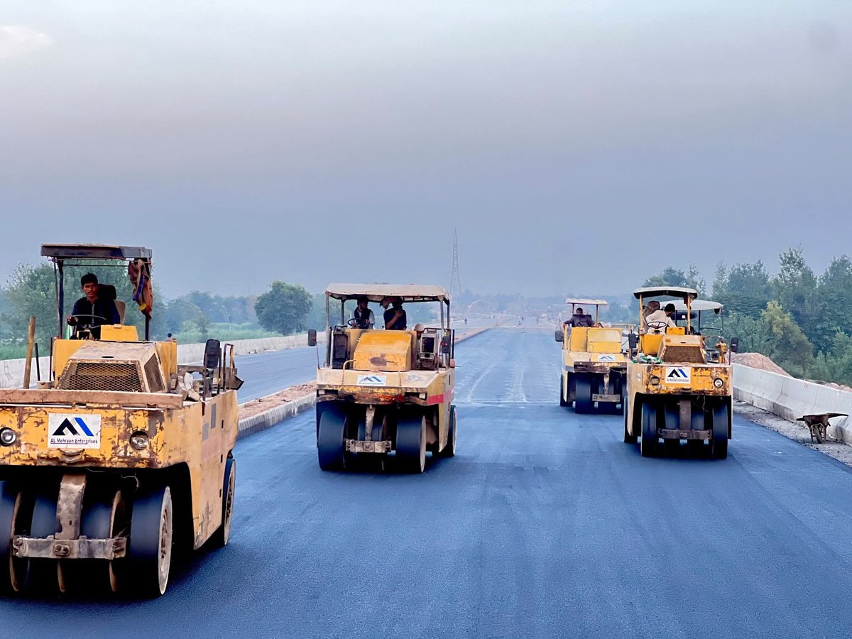 developingpak's tweet photo. Construction activities are in full swing.

Laying of Asphaltic Base Course at Package 2 and 4 of the Missing Link Ring Road Peshawar. 

#PDA #MissingLinkRingRoad #Package2 #PRP #TransformingPeshawar https://t.co/ecTlNMJcs3