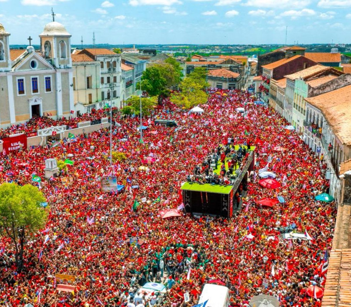 emanuelfoto's tweet photo. Lula em São Luís 🇧🇷
✨ 13 PT ✨🚩 https://t.co/CmD9LwBO7W