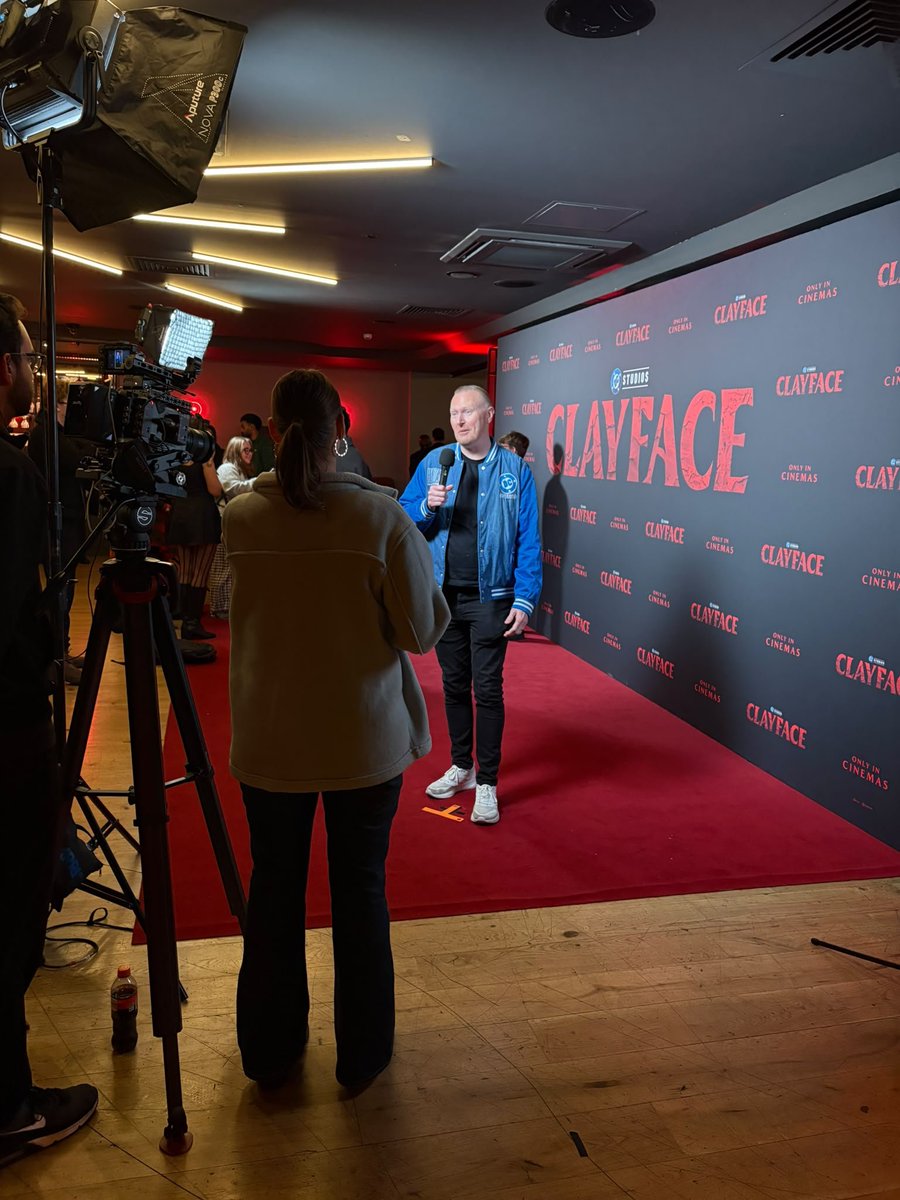 _DCWorld's tweet photo. Clayface is unlike anything I have seen before, moulding my mind with fantastic visuals &amp; scares all adding to a great story and menacing scenes.
This will have you gasping for more!

In cinemas October 23rd 

#Clayfacemovie 
@WarnerBrosUK https://t.co/x28BPWYBMW