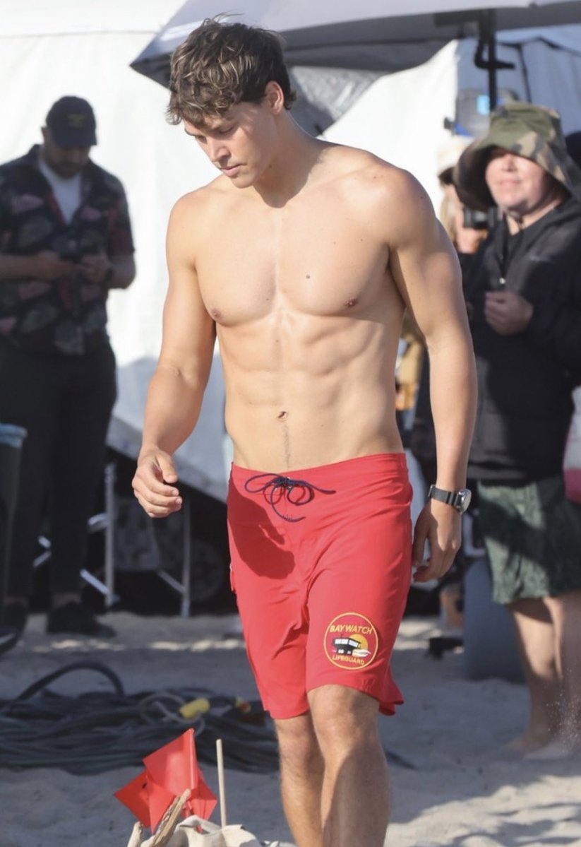 notonlynoah's tweet photo. Oh god that body so hot https://t.co/xhEw2KKghP
