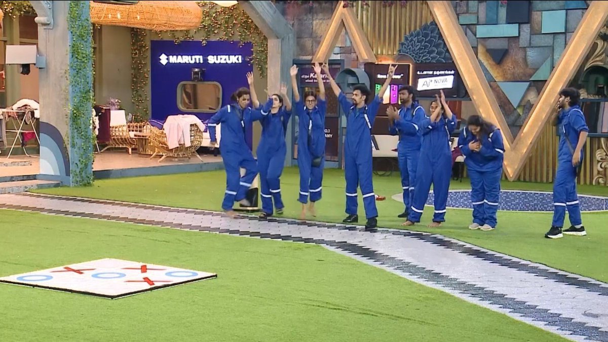 Biggbossnk's tweet photo. Blue Team Wins 🔥👏🏼

Calm &amp; Composed ah play pannanga win pannaga 👌🏼

Red Team 🤡🤣 
#BiggBossTamil10 #BiggBossTamil https://t.co/O81fOhr4eQ