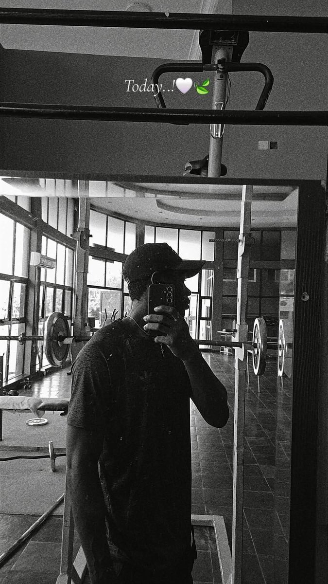 chryzcode's tweet photo. Building myself, one rep at a time. 💪
#workout #gym #fitness https://t.co/2dlTcC76KL
