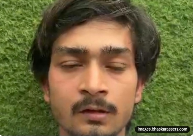 sanjoychakra's tweet photo. Indore- A divorced Hindu woman from Sri Ganganagar district, Rajasthan was pursuing a beauty parlour course while living with her sister in Gauri Nagar.  

She first met the man Anas Khan through an online app who concealed his identity & identified himself as 'Rohit'.

Anas Khan called her for a meeting and was searching for a hotel to F.. & record videos, & blackmail as is the normal practice in every love jihad case.

Bajrang Dal came to know the fact that Anas Khan was searching for a hotel along with a Hindu woman.

Alert Bajrang Dal activists caught Anas Khan, son of Nishu Khan, a resident of Ghaziabad, and handed him over to police. 

Anas had come to Indore from Ghaziabad to meet the woman, and that the two were looking for a hotel.
Source - Amar Ujala
#lovejihad