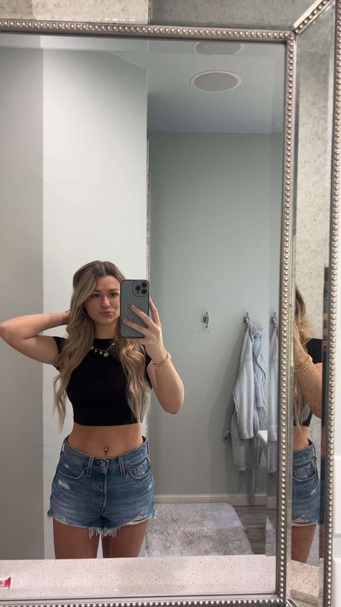 GoddessMadi__'s tweet photo. Going shopping today, simp funded of course 🫶🏻 https://t.co/rFW2q5iRrz
