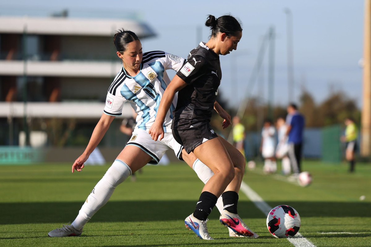 FemeninoAFA's tweet photo. 🇦🇷🏆 ¡ARGENTINA HIZO HISTORIA EN MARRUECOS!

En su primera participación en una Copa del Mundo de la categoría, la Albiceleste venció 2-0 a Nueva Zelanda en Rabat, por la segunda fecha del Grupo A del Mundial Femenino Sub-17. 🌎

⚽⚽ ¡DOBLETE DE MERCEDES DIZ!

#FIFAU17WWC https://t.co/3EkfAFu9wy