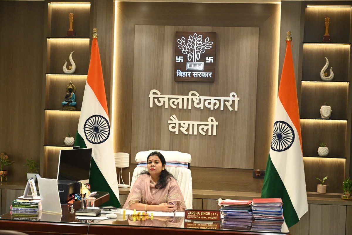 dm_vaishali's tweet photo. 🚑 स्वास्थ्य सेवाओं में सुधार, एम्बुलेंस व्यवस्था की होगी सख्त जाँच!

जिला पदाधिकारी श्रीमती वर्षा सिंह (भा.प्र.से.) के निर्देश पर वैशाली जिले के सभी स्वास्थ्य केंद्रों एवं अस्पतालों में एम्बुलेंस की उपलब्धता, कार्यशील स्थिति, ऑक्सीजन और जीवनरक्षक सुविधाओं का 3 दिनों के भीतर भौतिक सत्यापन किया जाएगा।

🎯 लक्ष्य—आपातकाल में मरीजों को समय पर एम्बुलेंस सेवा और बेहतर स्वास्थ्य सुविधाएँ सुनिश्चित करना।

@IPRDBihar
@BiharHealthDept
#samratchoudhary #CMSamrat 
#DistrictAdministrationVaishali #स्वास्थ्यसेवा #वैशाली #AmbulanceService #जनहित_सर्वोपरि