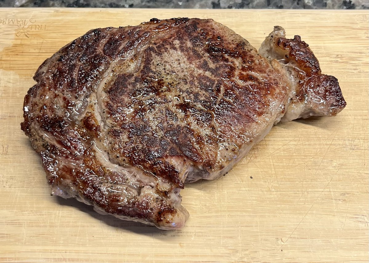BiggestComeback's tweet photo. The strip steak I posted last week got close to 2 million views &amp; some brutally honest comments (details below)… 

Curious to see what you all think of today’s ribeye… https://t.co/QmvOHiZmMY