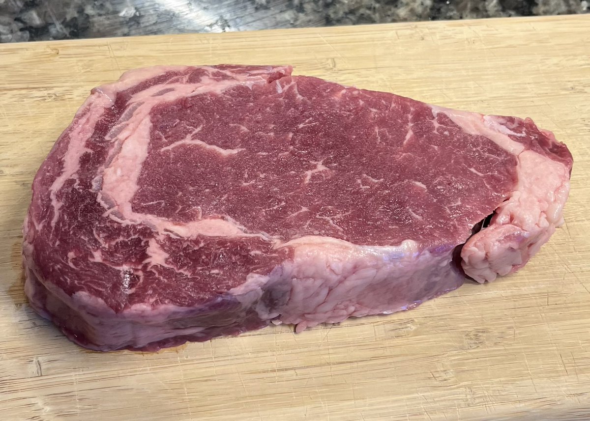 BiggestComeback's tweet photo. The strip steak I posted last week got close to 2 million views &amp; some brutally honest comments (details below)… 

Curious to see what you all think of today’s ribeye… https://t.co/QmvOHiZmMY