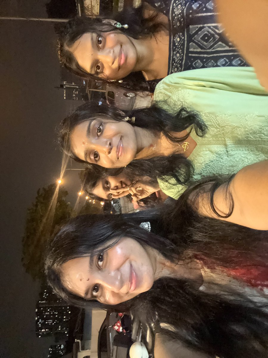 itsahalyaaa's tweet photo. loved the temple session with my girls today 🫶🏻😘🙏🏻🕉️ Vijayadashami https://t.co/knKsL0pHhs