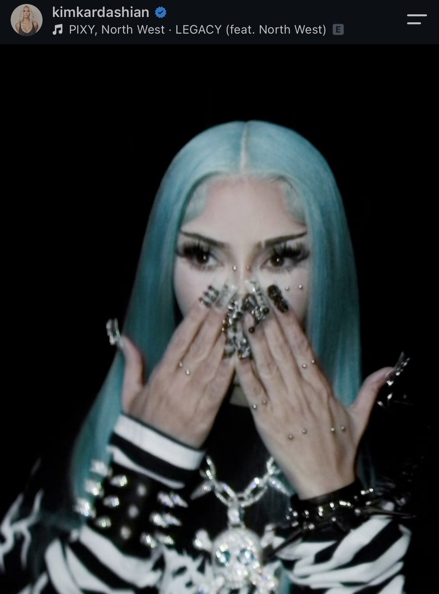 poxelse's tweet photo. que hace kim kardashian disfrazándose como su hija por halloween 😭 https://t.co/QmdDB2nEQF