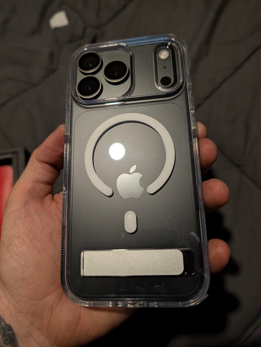 MrRobsTech's tweet photo. When Apple said iPhone 17 Pro Max cases will not fit the iPhone 18 Pro Max, well sorta lied. https://t.co/XjGbGIRqvZ