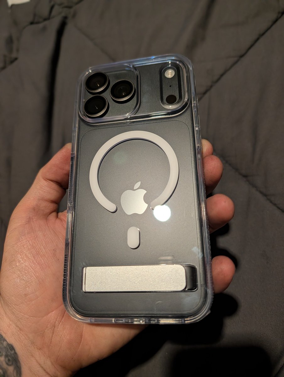 MrRobsTech's tweet photo. When Apple said iPhone 17 Pro Max cases will not fit the iPhone 18 Pro Max, well sorta lied. https://t.co/XjGbGIRqvZ