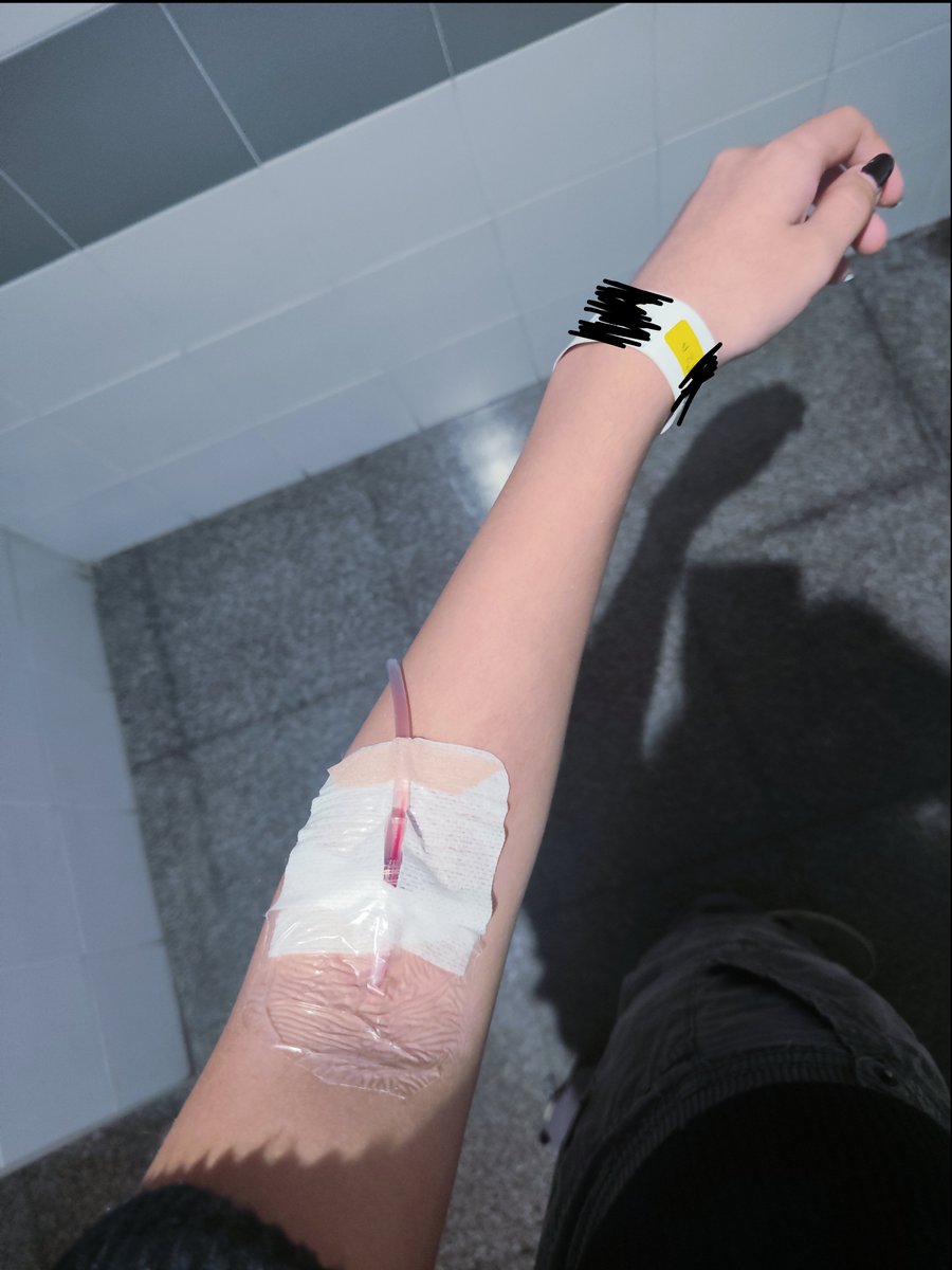 dream_nova27's tweet photo. Hola twt si quieren no perder 8 horas de sus vidas en un hospital haciendo absolutamente nada no os toméis 25 pastillas de Paracetamol, adiós twt https://t.co/zX3teOkbU1