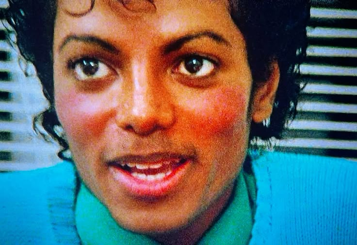 OffTheFreak's tweet photo. his thin eyebrows in thriller era did a really good job to emphasize his big eyes i need to wife him up https://t.co/5jvgzYBPNM