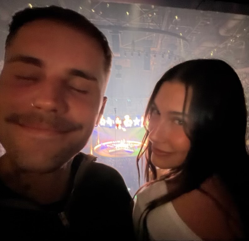biebrupdates's tweet photo. O MOMENTO DA FOTO DOS PAPAIS! 🥹 https://t.co/3N54vlXDLW