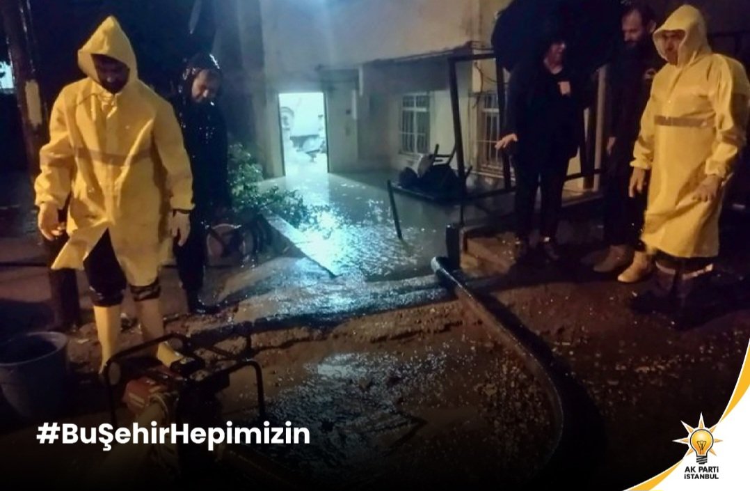 NurdanOzavc's tweet photo. İçişleri Bakanlığımız tüm birimleriyle İstanbul'un sokaklarında. Güvenlikten tahliyeye, yardımların ulaştırılmasından koordinasyona kadar devletin güçlü ve şefkatli eli her an omuzumuzda. 
#BuŞehirHepimizin

@AKKadinSisli https://t.co/AF8TJXgLrY