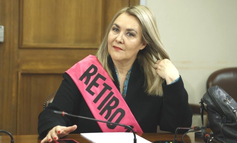 GAMBA_CL's tweet photo. Aseguradoras ganan disputa por retiro en rentas vitalicias: Chile tendrá que pagar MILLONES DE DÓLARES por culpa de los políticos populistas https://t.co/tUL8GLm7lx https://t.co/adX7ZlJgph