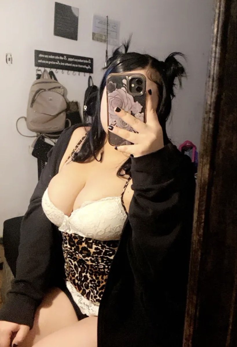 zoeyb_2007's tweet photo. dm meee kinda horny #bi #babymama #trade https://t.co/VIbTdWSkDX