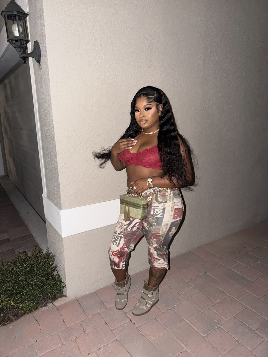 mindMATURED_'s tweet photo. Who betta ? 🙂‍↕️ https://t.co/LQmWPWPEe6