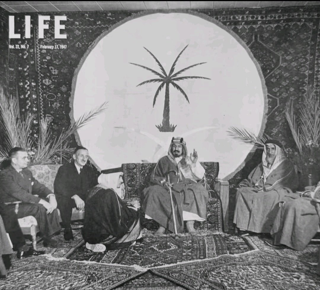 aplllq's tweet photo. الملك عبد العزيز خلال زيارته إلى «أرامكو» عام 1939 https://t.co/yKjh4WmeTv