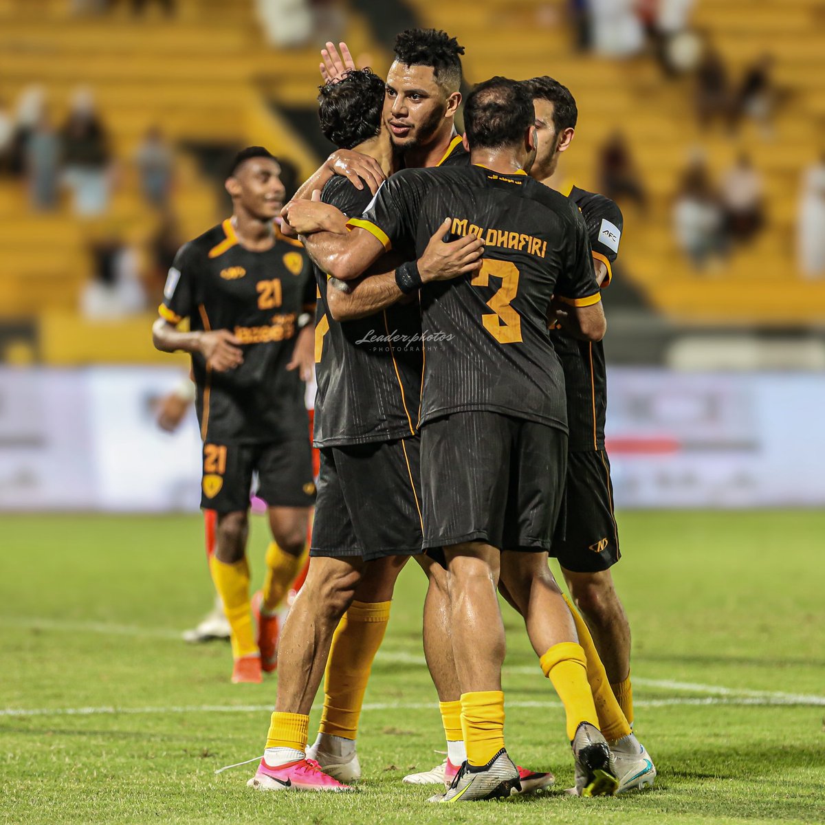 NOUDi_87's tweet photo. 💛🖤

وشـّعـَاره سيـفيِـن ⚔️ 
والـخنّـجر عُـمانيـة 🗡️ ... 👏

ناصر الرُواحي ... ✨
عبدالرحمن المشيفري ... ✨ https://t.co/8mLt2s3Dli