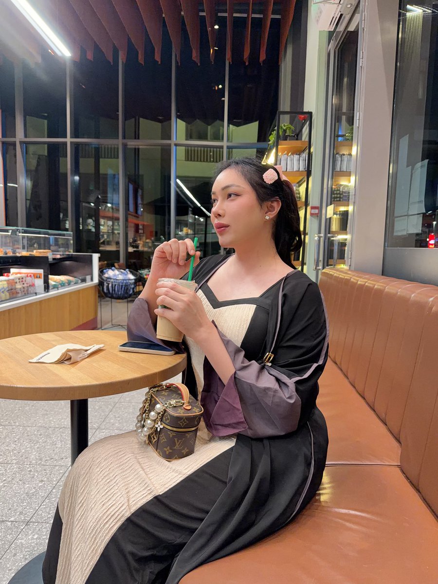 zudfus's tweet photo. #ladyboy_jeddah 
Coffee time 
#jeddah_ladyboy https://t.co/1pIK6W3GfG
