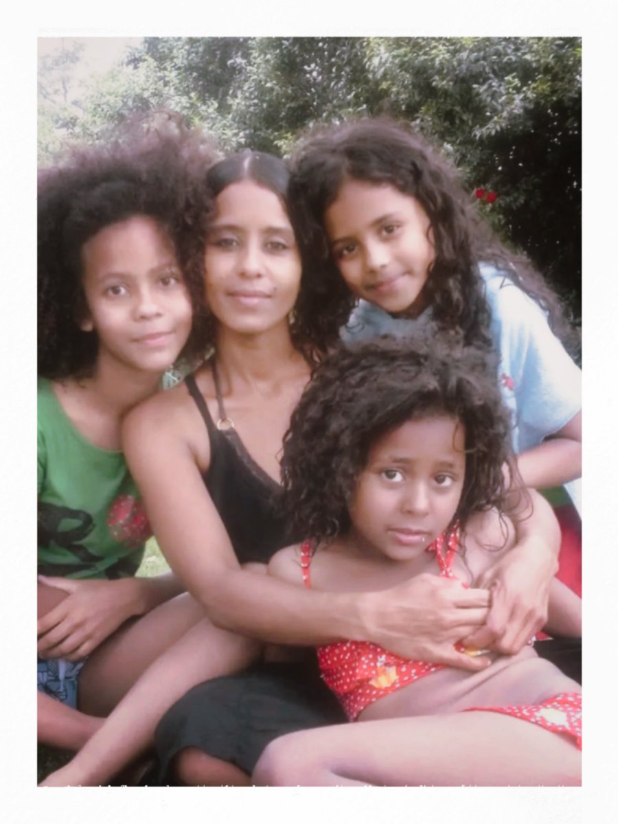 Ketsisoso's tweet photo. her first best friends, forever her sisters. 💕 https://t.co/U1e4BdaedS