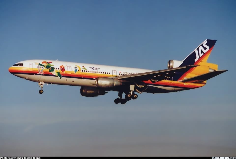 n194at's tweet photo. Japan Air System
Douglas DC-10-30 JA8551
SYD/YSSY Sydney Kingsford Smith Intl Airport
September 1, 1991
Photo credit Karel Nemec
#AvGeek #Airline #Aviation #AvGeeks #Douglas #DC10 #JAS #SYD #Sydney 🇯🇵 https://t.co/IqHXJOvzUb