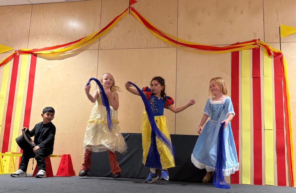 AltenaNet's tweet photo. SLEEUWIJK - Groot applaus voor Circus Verschoorschool 

De kids speelden ‘een supertoffe voorstelling’

 https://t.co/RHA5b8dB5v https://t.co/Y1KQNmE4Uo